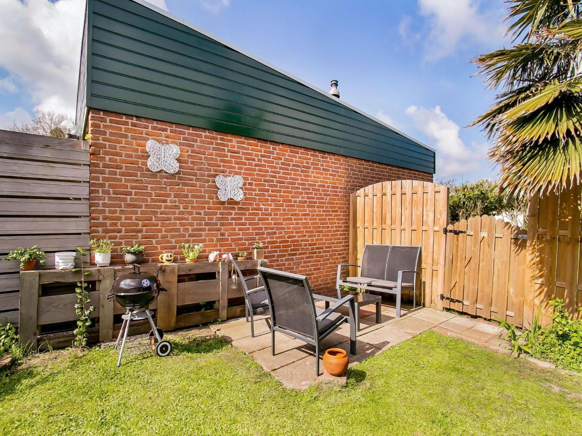 Lovely Bungalow In Noordwijkerhout With Garden Exterior photo