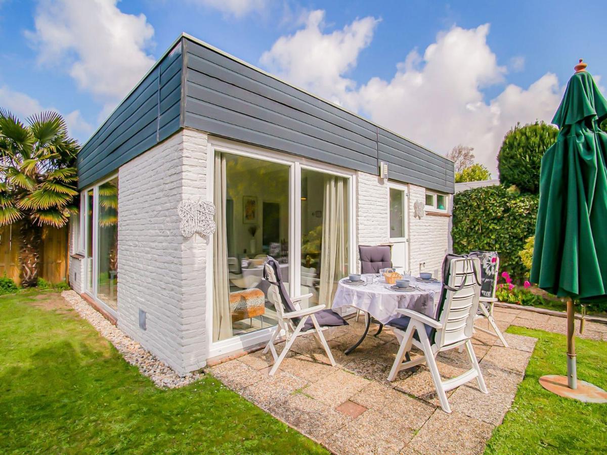 Lovely Bungalow In Noordwijkerhout With Garden Exterior photo