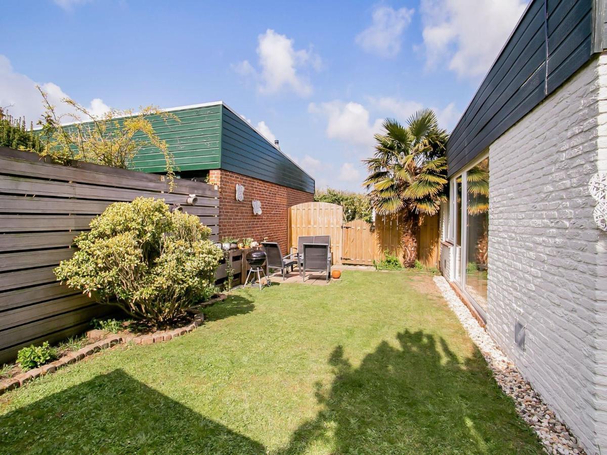 Lovely Bungalow In Noordwijkerhout With Garden Exterior photo