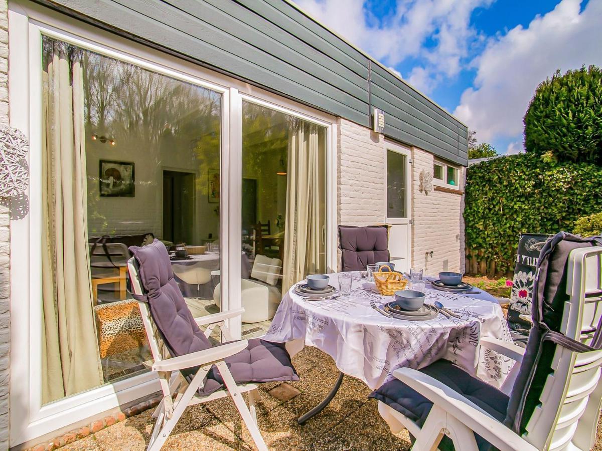 Lovely Bungalow In Noordwijkerhout With Garden Exterior photo