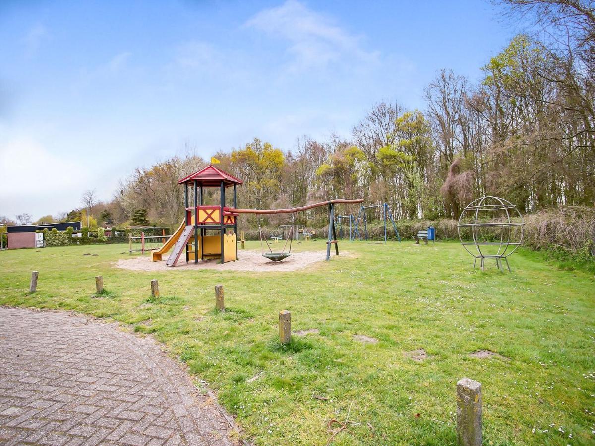 Lovely Bungalow In Noordwijkerhout With Garden Exterior photo